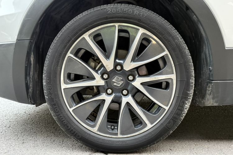 Used Suzuki S-Cross 2014 1.6L CVT Four-Wheel Drive Luxury Version Exterior 3