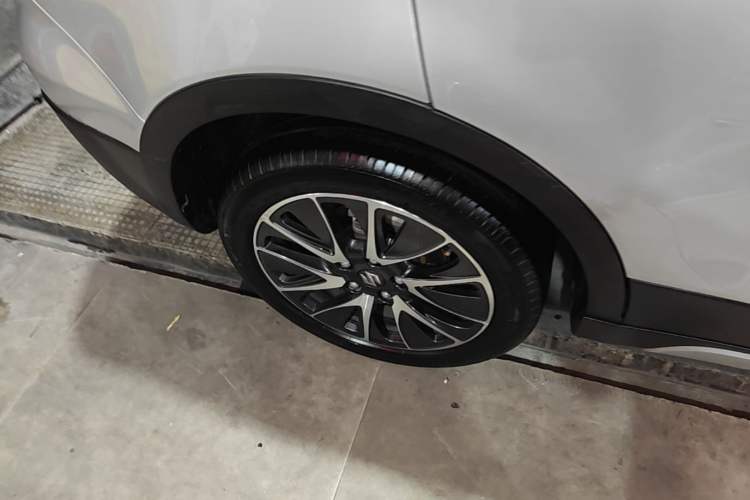Used Suzuki S-Cross 2014 1.6L CVT Four-Wheel Drive Luxury Version Exterior 5