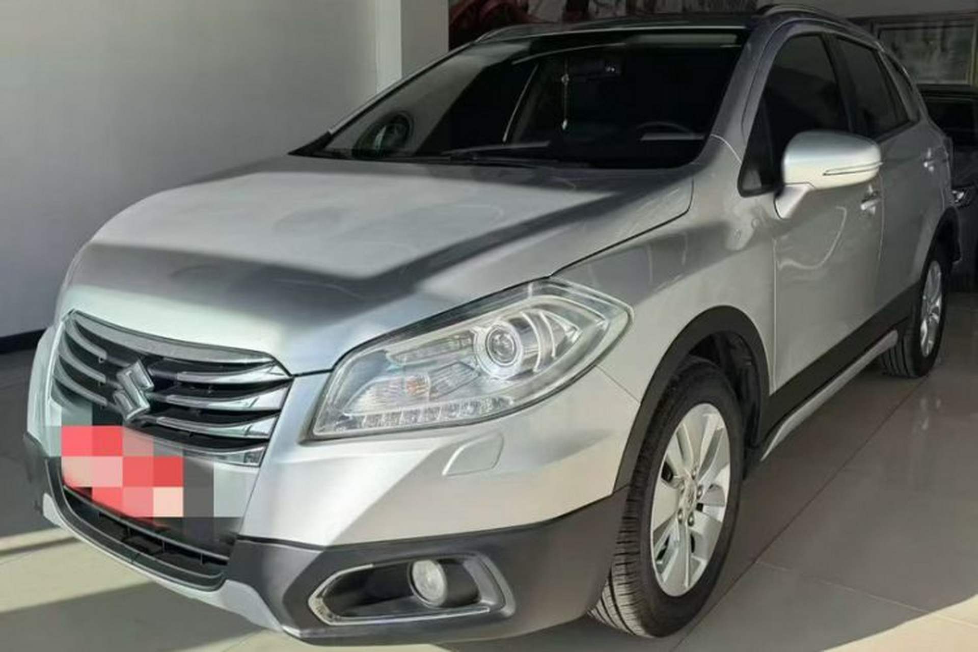 Used Suzuki S-Cross 2014 1.6L CVT Two-Wheel Drive Elite Version Front Left 45 Deg