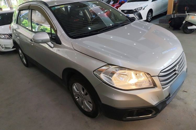 Used Suzuki S-Cross 2014 1.6L CVT Two-Wheel Drive Entry Model Front Right 45 Deg