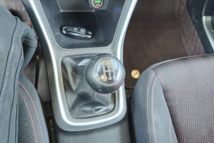 Used Suzuki S-Cross 2014 1.6L Manual Two-Wheel Drive Entry Model Gear Lever
