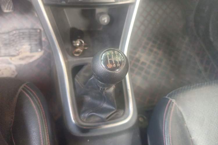 Used Suzuki S-Cross 2014 1.6L Manual Two-Wheel Drive Elite Model Gear Lever