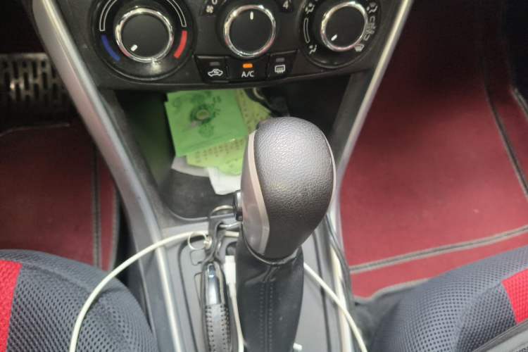 Used Suzuki S-Cross 2014 1.6L CVT Two-Wheel Drive Entry Model Gear Lever
