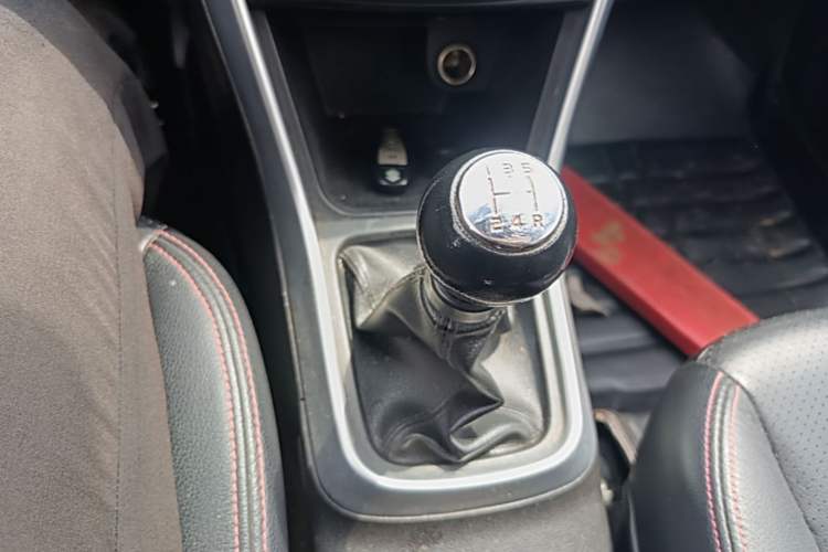 Used Suzuki S-Cross 2014 1.6L Manual Two-Wheel Drive Elite Model Gear Lever