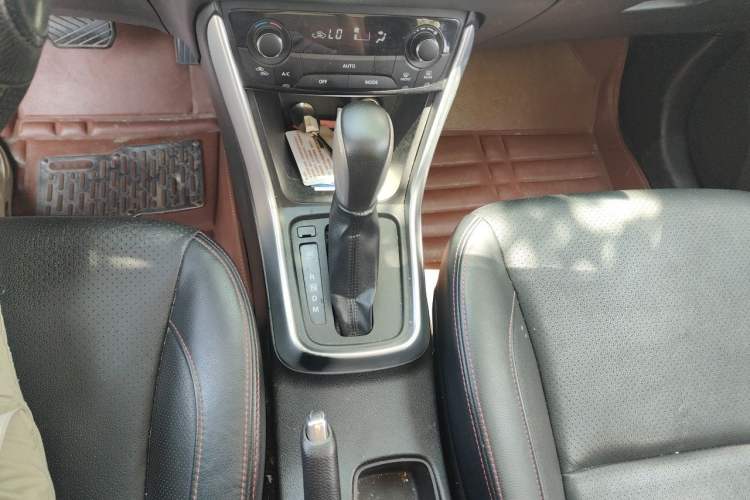 Used Suzuki S-Cross 2014 1.6L CVT Two-Wheel Drive Elite Version Gear Lever