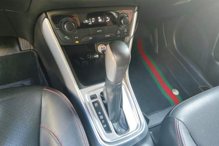 Used Suzuki S-Cross 2014 1.6L CVT Four-Wheel Drive Luxury Version Gear Lever