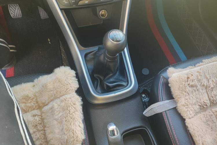 Used Suzuki S-Cross 2014 1.6L Manual Two-Wheel Drive Elite Model Gear Lever
