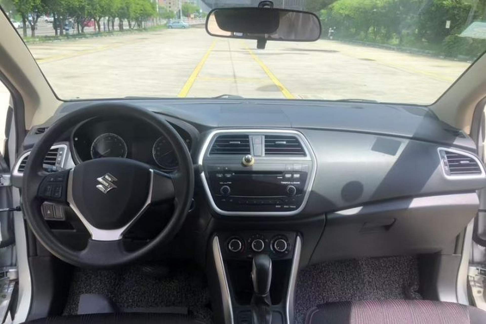 Used Suzuki S-Cross 2014 1.6L CVT Two-Wheel Drive Entry Model Interior 1