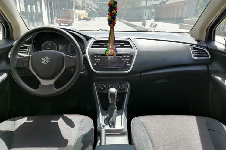 Used Suzuki S-Cross 2014 1.6L CVT Two-Wheel Drive Entry Model Interior 2