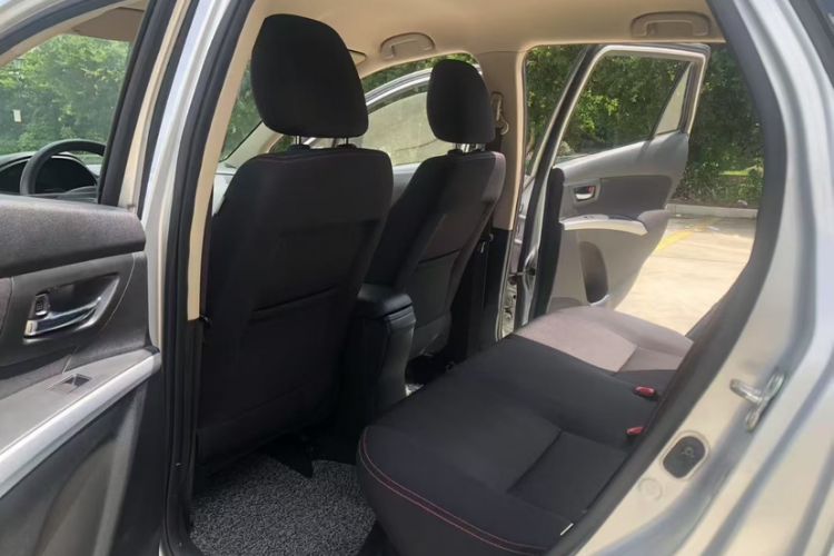 Used Suzuki S-Cross 2014 1.6L CVT Two-Wheel Drive Entry Model Interior 3