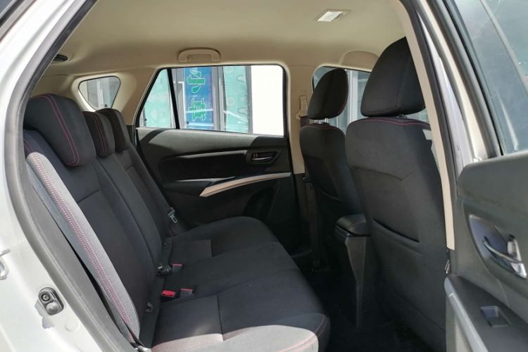 Used Suzuki S-Cross 2014 1.6L CVT Two-Wheel Drive Entry Model Interior 4