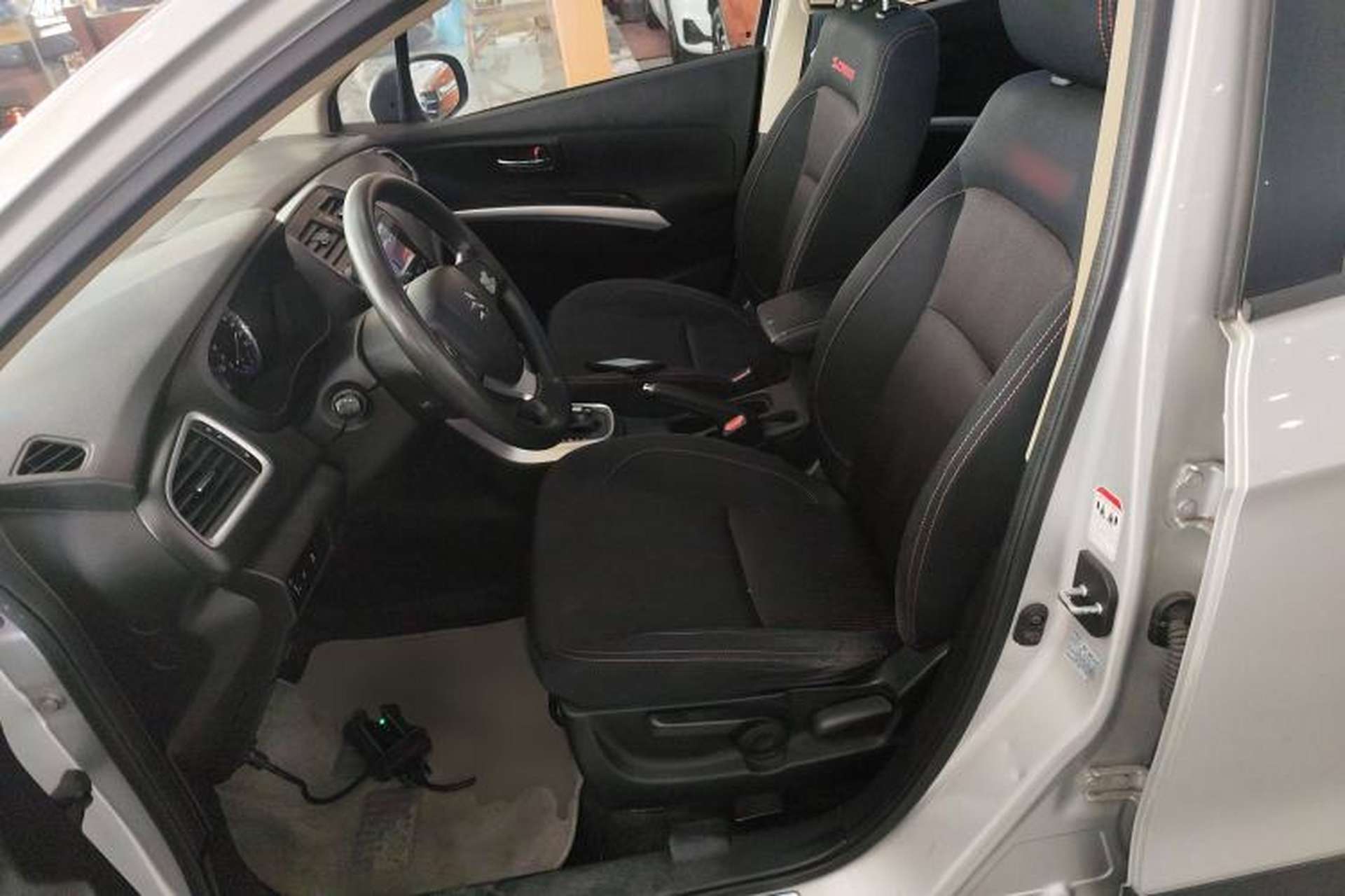 Used Suzuki S-Cross 2014 1.6L CVT Two-Wheel Drive Entry Model Left Front Seat