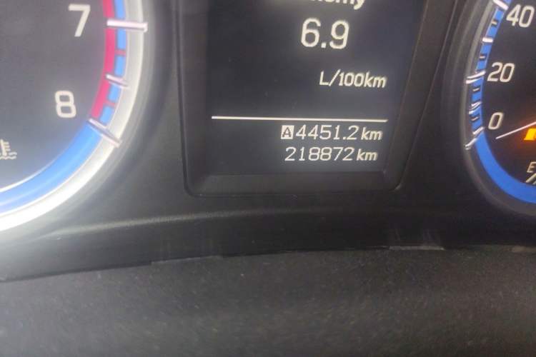 Used Suzuki S-Cross 2014 1.6L Manual Two-Wheel Drive Elite Model Odometer Close Up