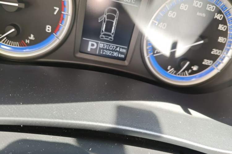 Used Suzuki S-Cross 2014 1.6L CVT Four-Wheel Drive Luxury Version Odometer Close Up