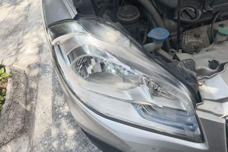 Used Suzuki S-Cross 2014 1.6L CVT Two-Wheel Drive Entry Model Right Front Headlight