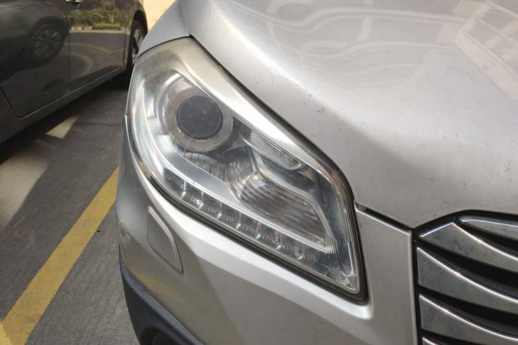 Used Suzuki S-Cross 2014 1.6L CVT Two-Wheel Drive Elite Version Right Front Headlight