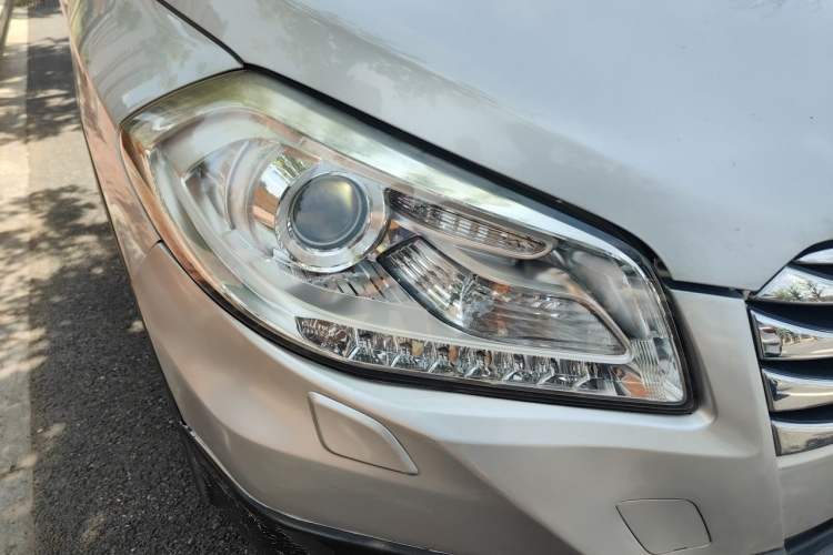 Used Suzuki S-Cross 2014 1.6L CVT Two-Wheel Drive Elite Version Right Front Headlight