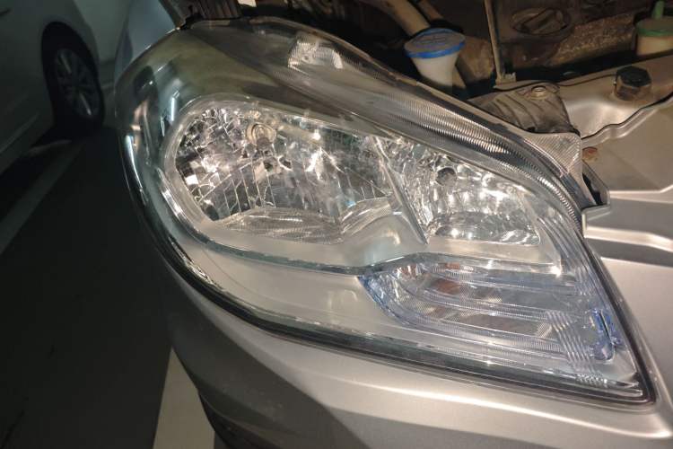 Used Suzuki S-Cross 2014 1.6L CVT Two-Wheel Drive Entry Model Right Front Headlight