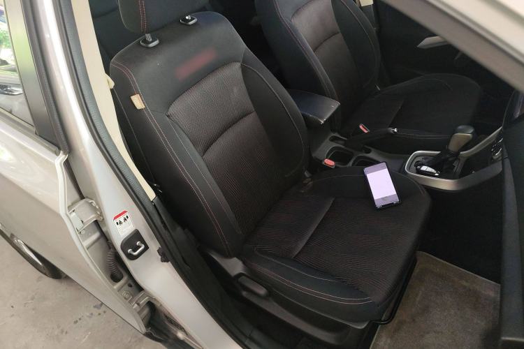 Used Suzuki S-Cross 2014 1.6L CVT Two-Wheel Drive Entry Model Right Front Seat