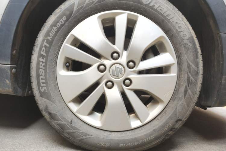 Used Suzuki S-Cross 2014 1.6L CVT Two-Wheel Drive Elite Version Right Front Wheel Hub