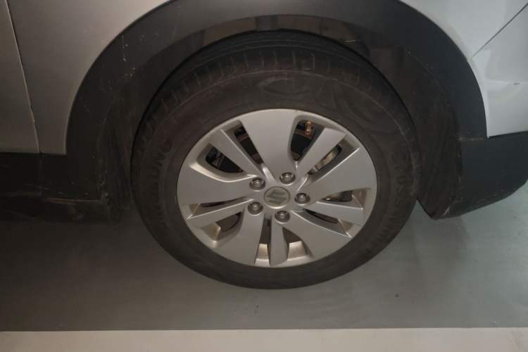 Used Suzuki S-Cross 2014 1.6L CVT Two-Wheel Drive Entry Model Right Front Wheel Hub