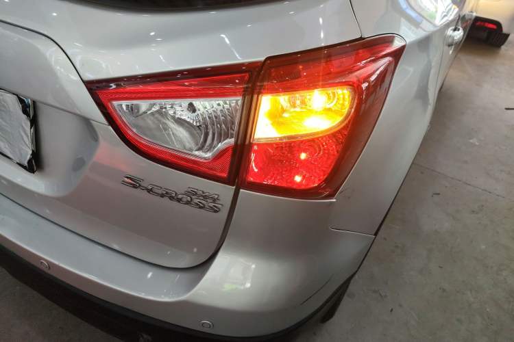 Used Suzuki S-Cross 2014 1.6L CVT Two-Wheel Drive Entry Model Right Rear Taillight