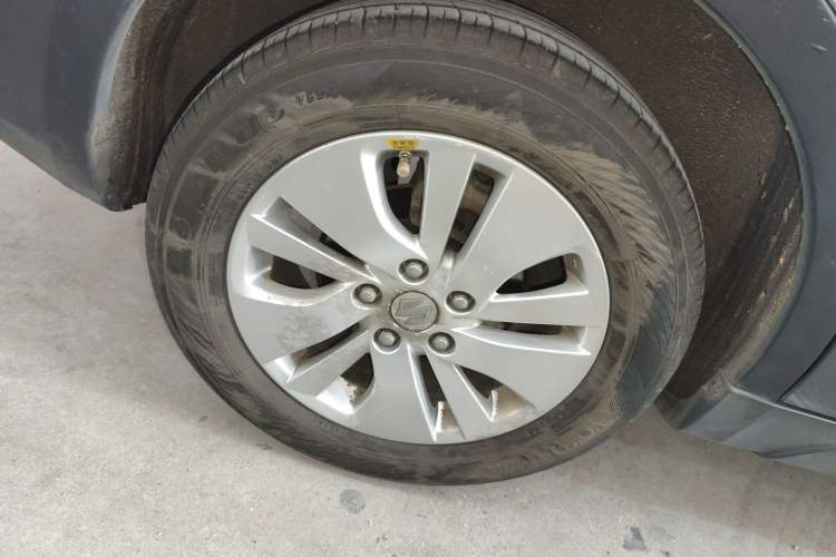 Used Suzuki S-Cross 2014 1.6L CVT Two-Wheel Drive Entry Model Right Rear Wheel Hub