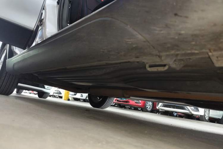Used Suzuki S-Cross 2014 1.6L CVT Two-Wheel Drive Entry Model Right Side Sill