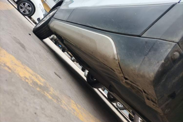 Used Suzuki S-Cross 2014 1.6L CVT Two-Wheel Drive Elite Version Right Side Sill