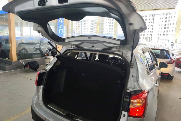 Used Suzuki S-Cross 2014 1.6L CVT Two-Wheel Drive Entry Model Trunk