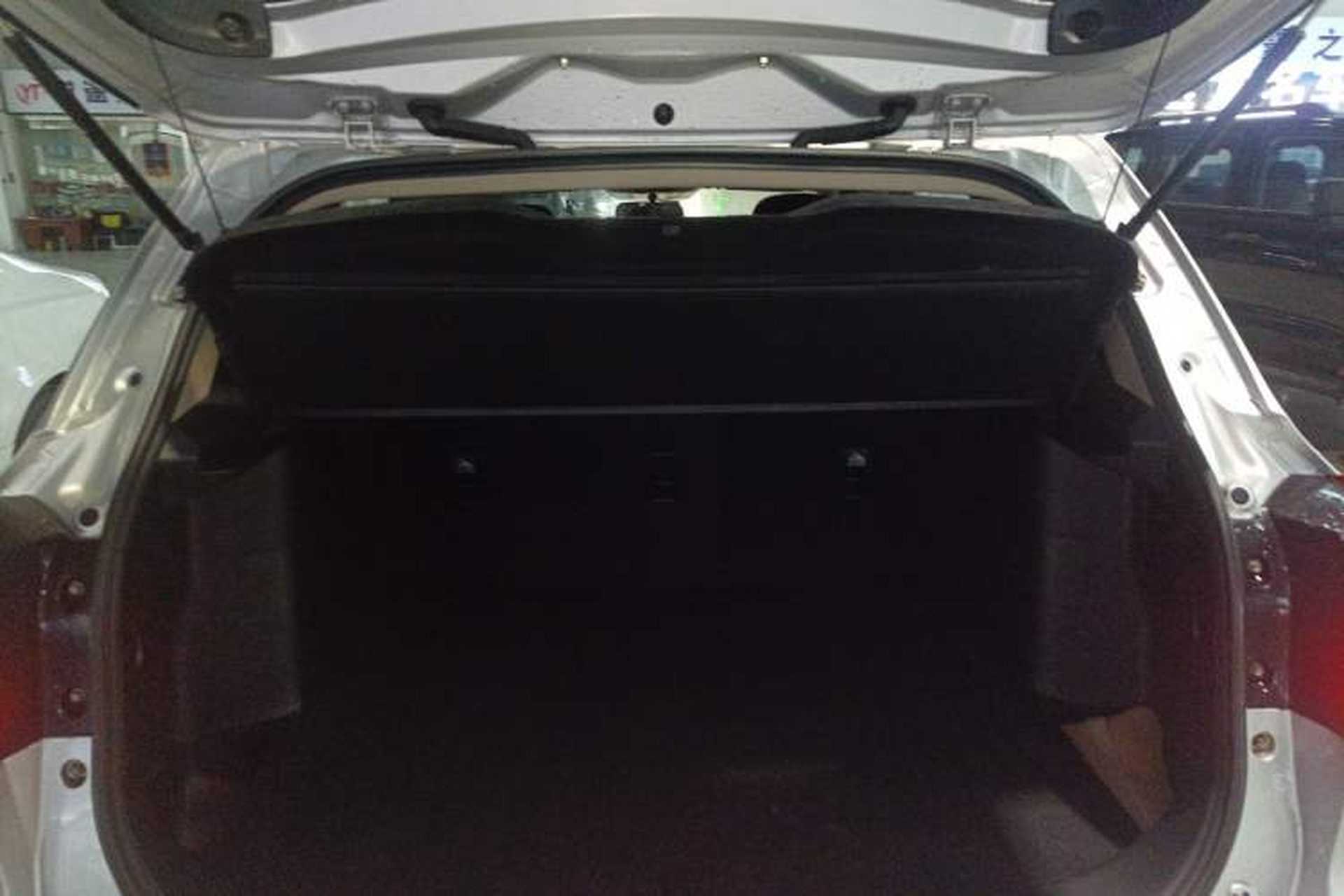 Used Suzuki S-Cross 2014 1.6L CVT Two-Wheel Drive Entry Model Trunk