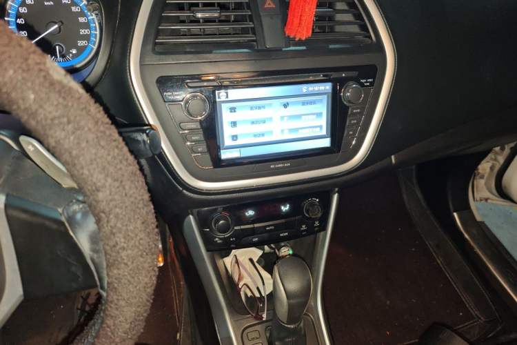 Used Suzuki S-Cross 2014 1.6L CVT Two-Wheel Drive Elite Version Audio And AC Panel