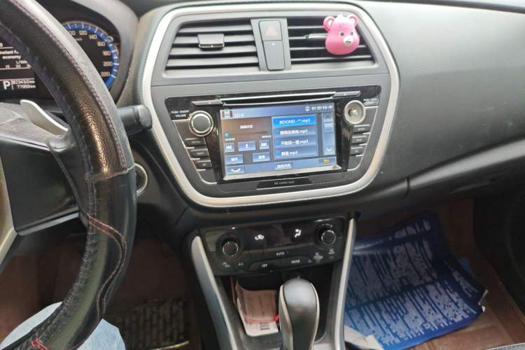 Used Suzuki S-Cross 2014 1.6L CVT Two-Wheel Drive Elite Version Audio And AC Panel