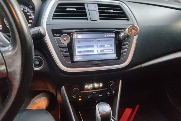 Used Suzuki S-Cross 2014 1.6L CVT Two-Wheel Drive Elite Version Audio And AC Panel