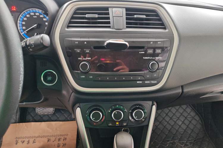 Used Suzuki S-Cross 2014 1.6L CVT Two-Wheel Drive Entry Model Audio And AC Panel