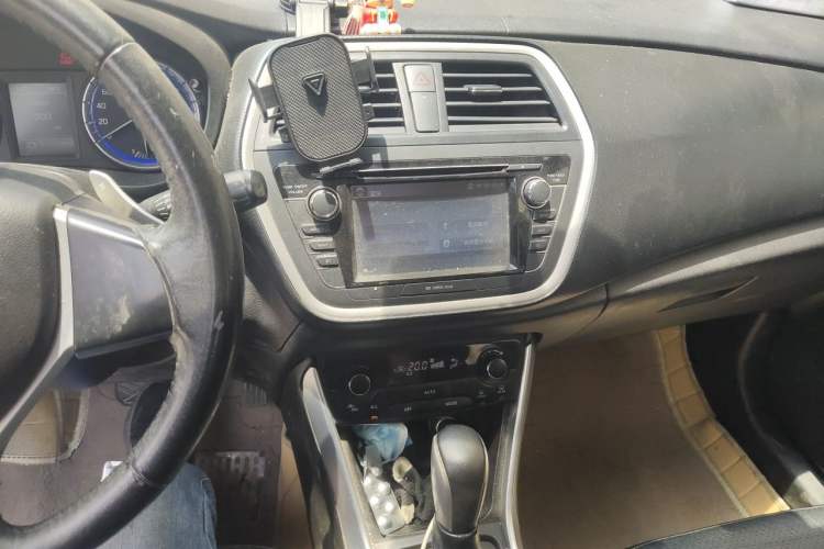 Used Suzuki S-Cross 2014 1.6L CVT Two-Wheel Drive Elite Version Audio And AC Panel