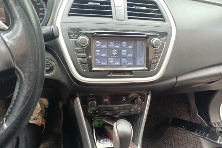 Used Suzuki S-Cross 2014 1.6L CVT Two-Wheel Drive Elite Version Audio And AC Panel