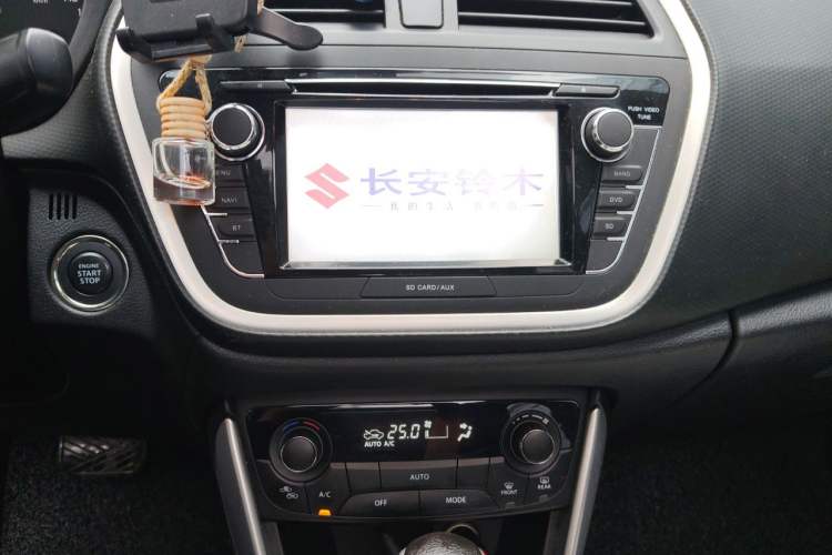 Used Suzuki S-Cross 2014 1.6L CVT Two-Wheel Drive Elite Version Audio And AC Panel
