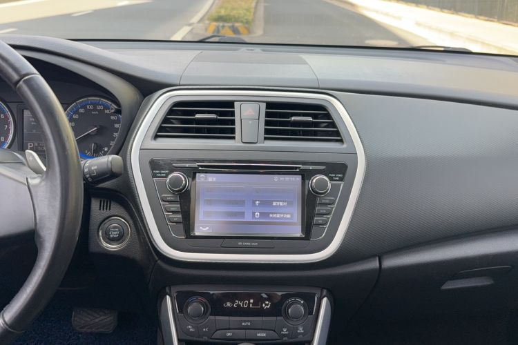 Used Suzuki S-Cross 2014 1.6L CVT Two-Wheel Drive Elite Version Audio And AC Panel