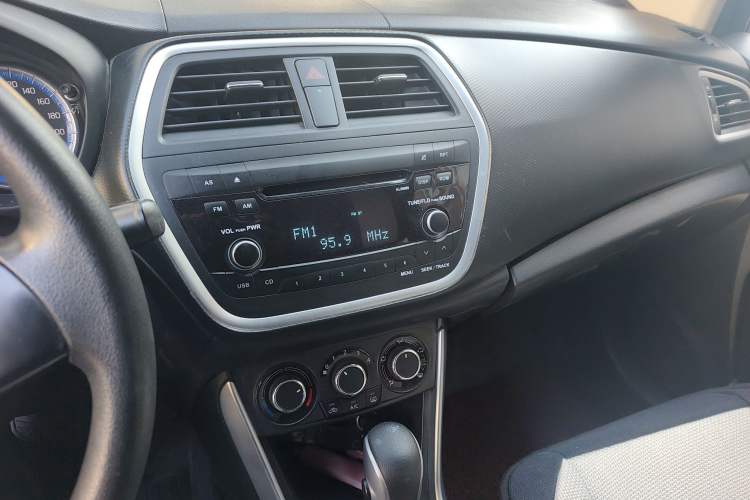 Used Suzuki S-Cross 2014 1.6L CVT Two-Wheel Drive Entry Model Audio And AC Panel