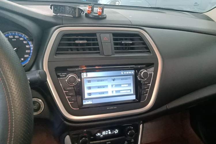 Used Suzuki S-Cross 2014 1.6L CVT Two-Wheel Drive Elite Version Audio And AC Panel