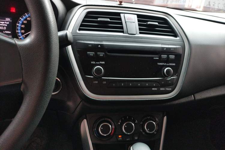 Used Suzuki S-Cross 2014 1.6L CVT Two-Wheel Drive Entry Model Audio And AC Panel