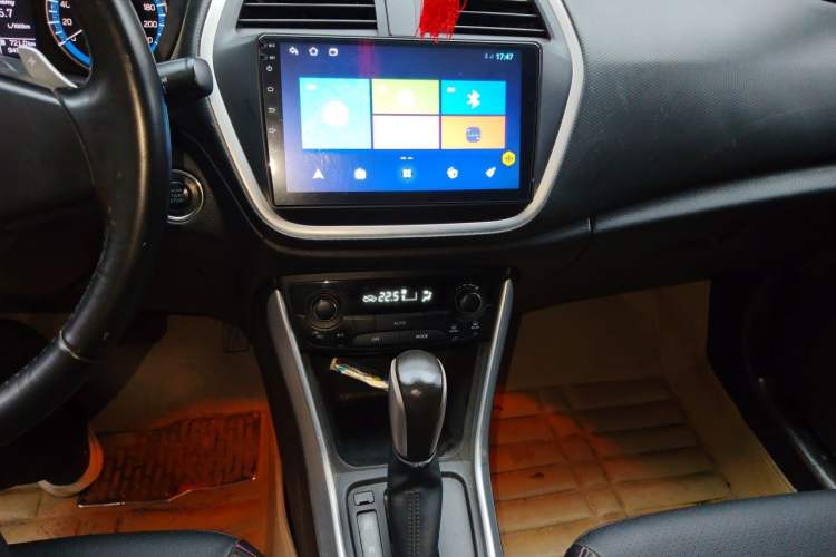 Used Suzuki S-Cross 2014 1.6L CVT Two-Wheel Drive Elite Version Audio And AC Panel