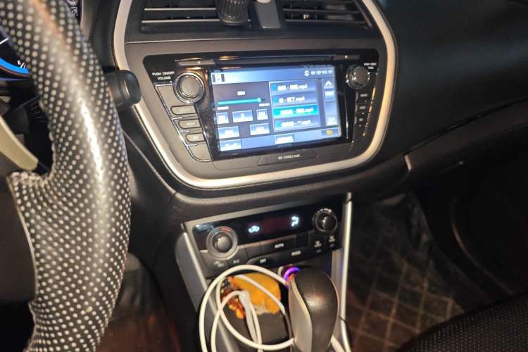 Used Suzuki S-Cross 2014 1.6L CVT Two-Wheel Drive Elite Version Audio And AC Panel