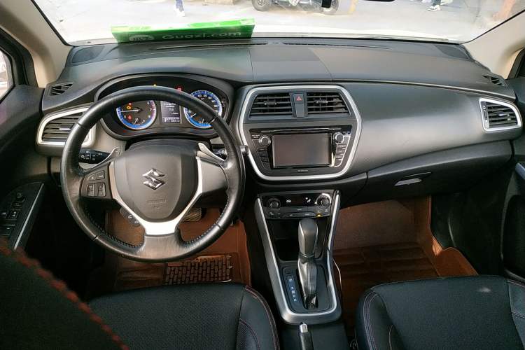 Used Suzuki S-Cross 2014 1.6L CVT Two-Wheel Drive Elite Version Center Console