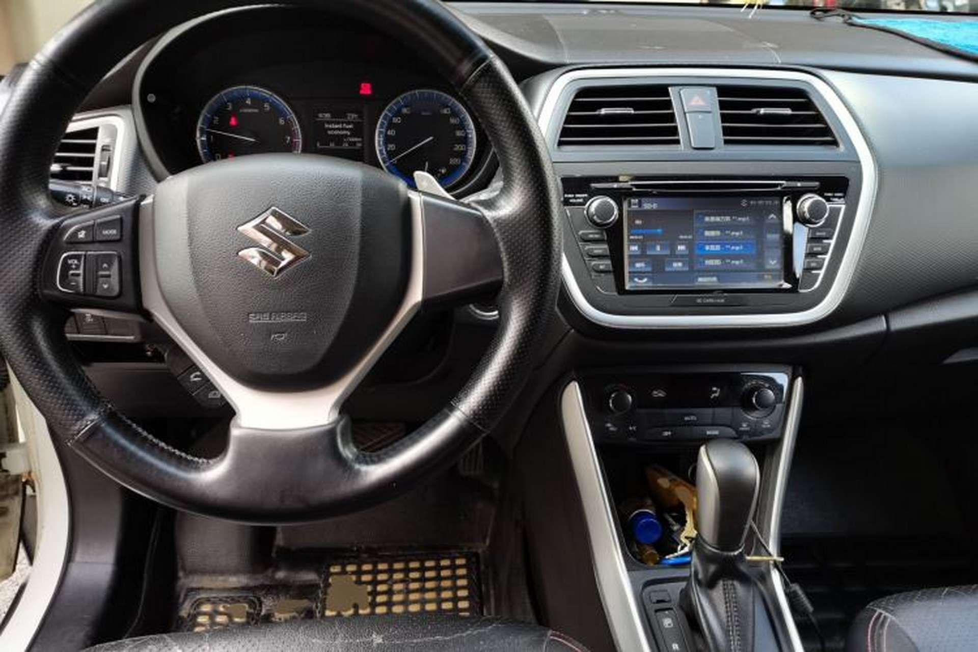Used Suzuki S-Cross 2014 1.6L CVT Two-Wheel Drive Elite Version Center Console