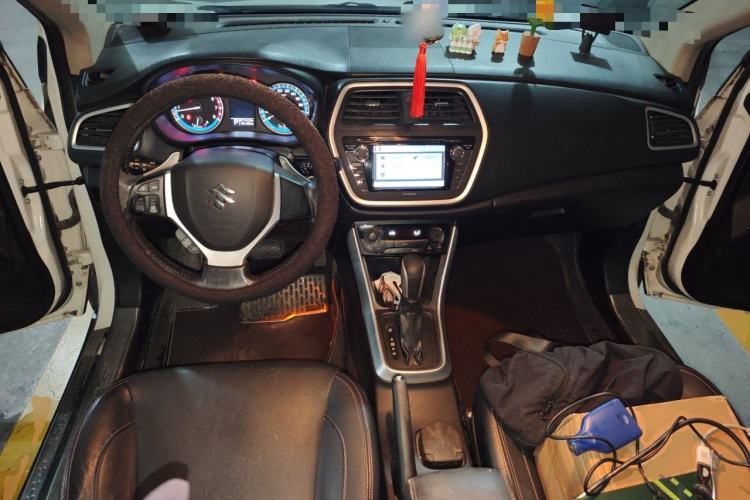 Used Suzuki S-Cross 2014 1.6L CVT Two-Wheel Drive Elite Version Center Console