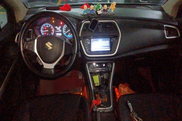 Used Suzuki S-Cross 2014 1.6L CVT Two-Wheel Drive Elite Version Center Console