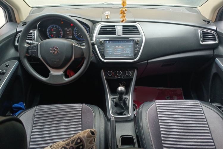 Used Suzuki S-Cross 2014 1.6L Manual Two-Wheel Drive Entry Model Center Console