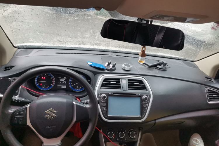 Used Suzuki S-Cross 2014 1.6L Manual Two-Wheel Drive Entry Model Center Console